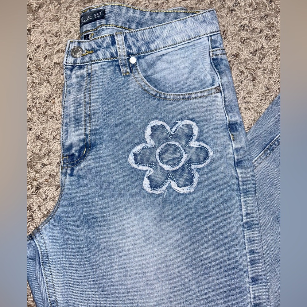 Women’s Cali1850 Light Blue Floral Embroidered Women's Jeans Size 11 - Picture 3 of 10
